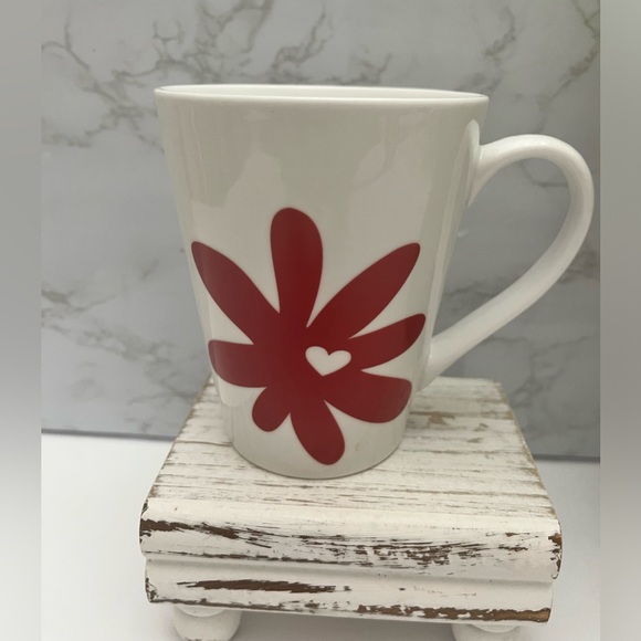 This is an EUC (Not new) Starbucks Coffee/Tea Mug 13 Oz 2014 Red Flower heart - Picture 1 of 4